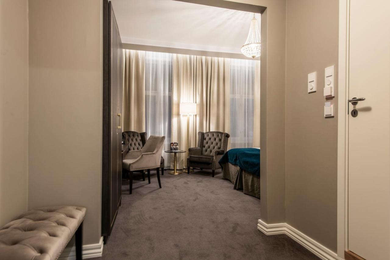 Home Hotel Grand Йовік Екстер'єр фото