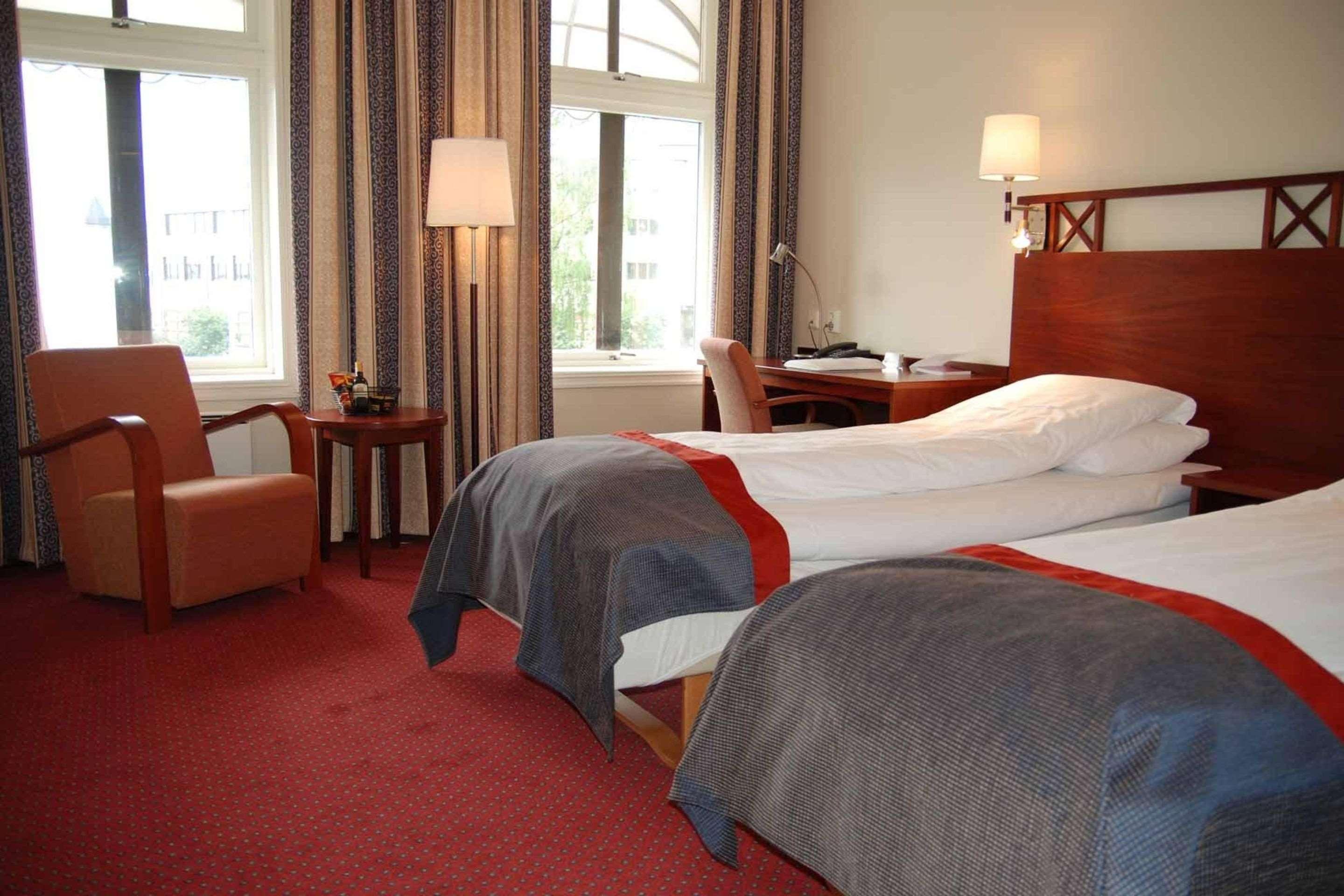 Home Hotel Grand Йовік Екстер'єр фото