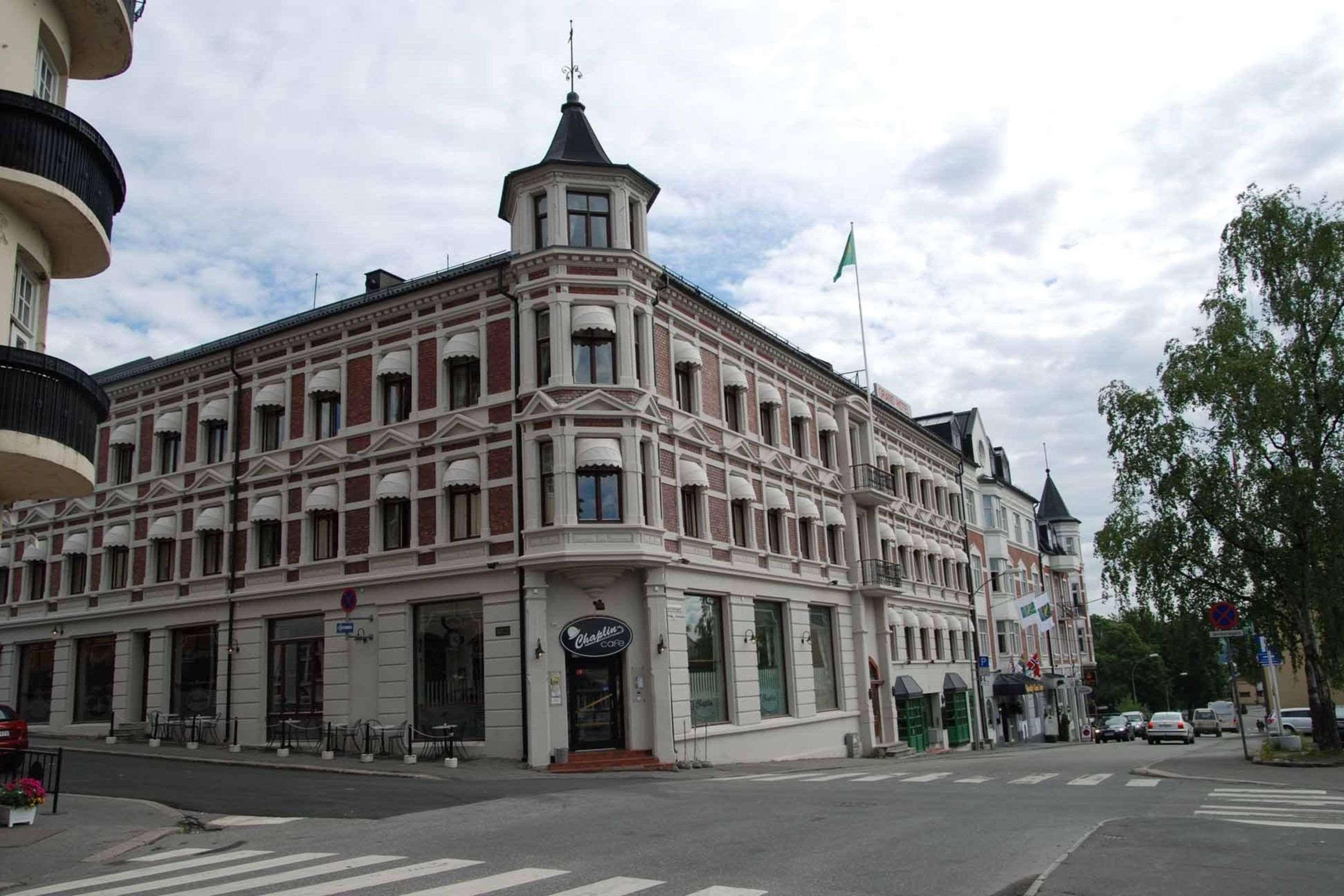 Home Hotel Grand Йовік Екстер'єр фото