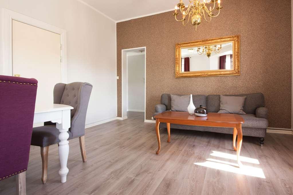 Home Hotel Grand Йовік Номер фото