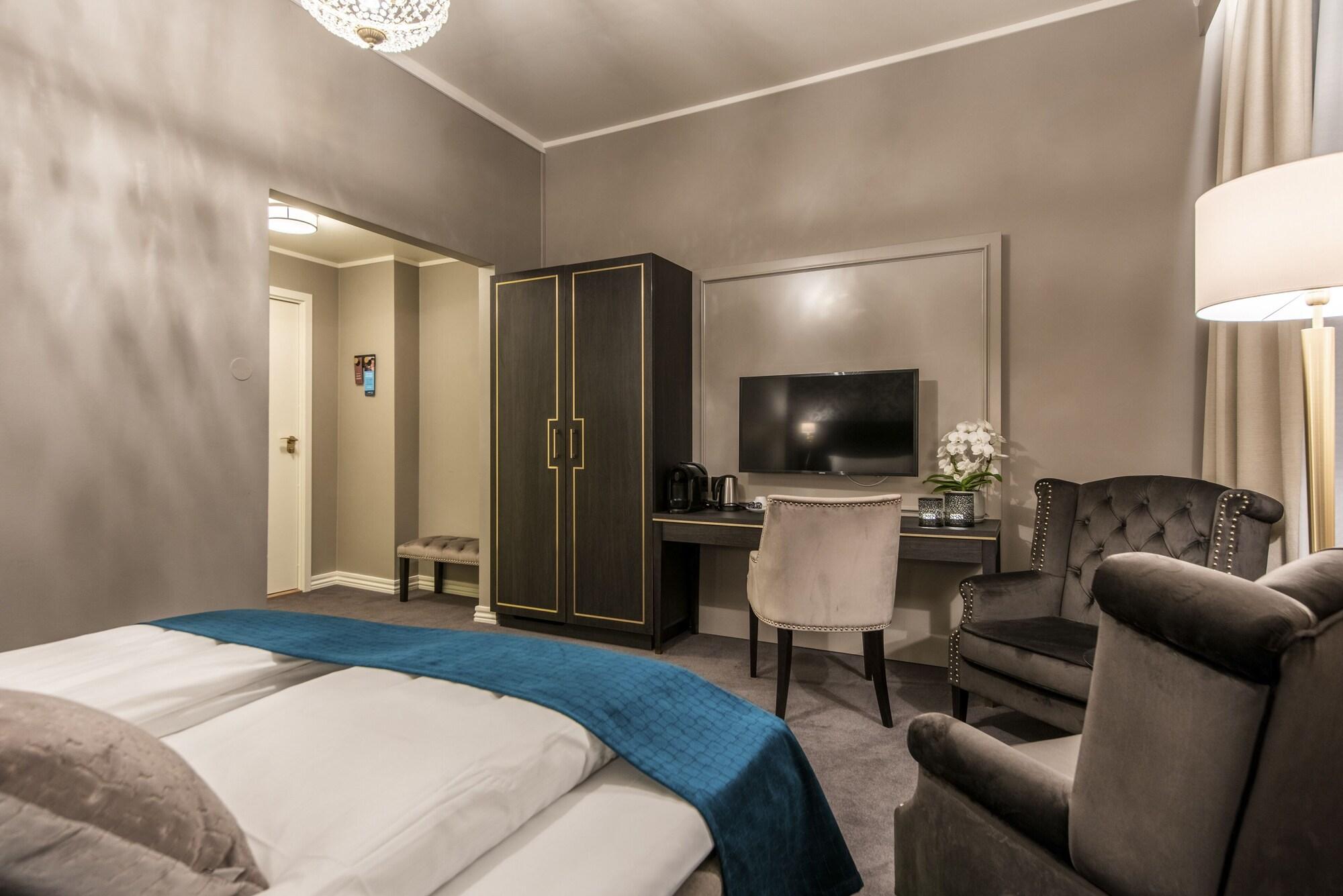 Home Hotel Grand Йовік Екстер'єр фото
