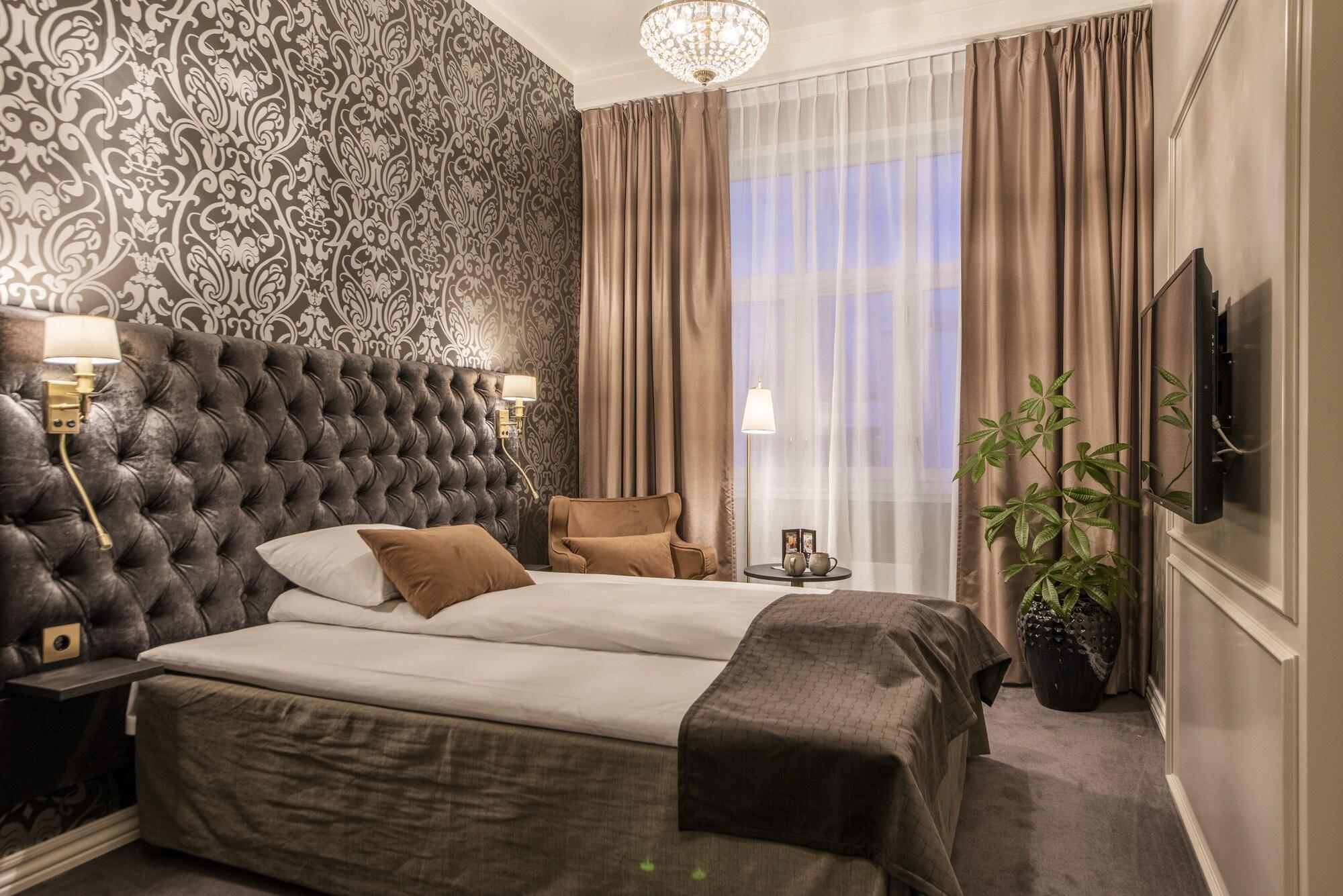 Home Hotel Grand Йовік Екстер'єр фото