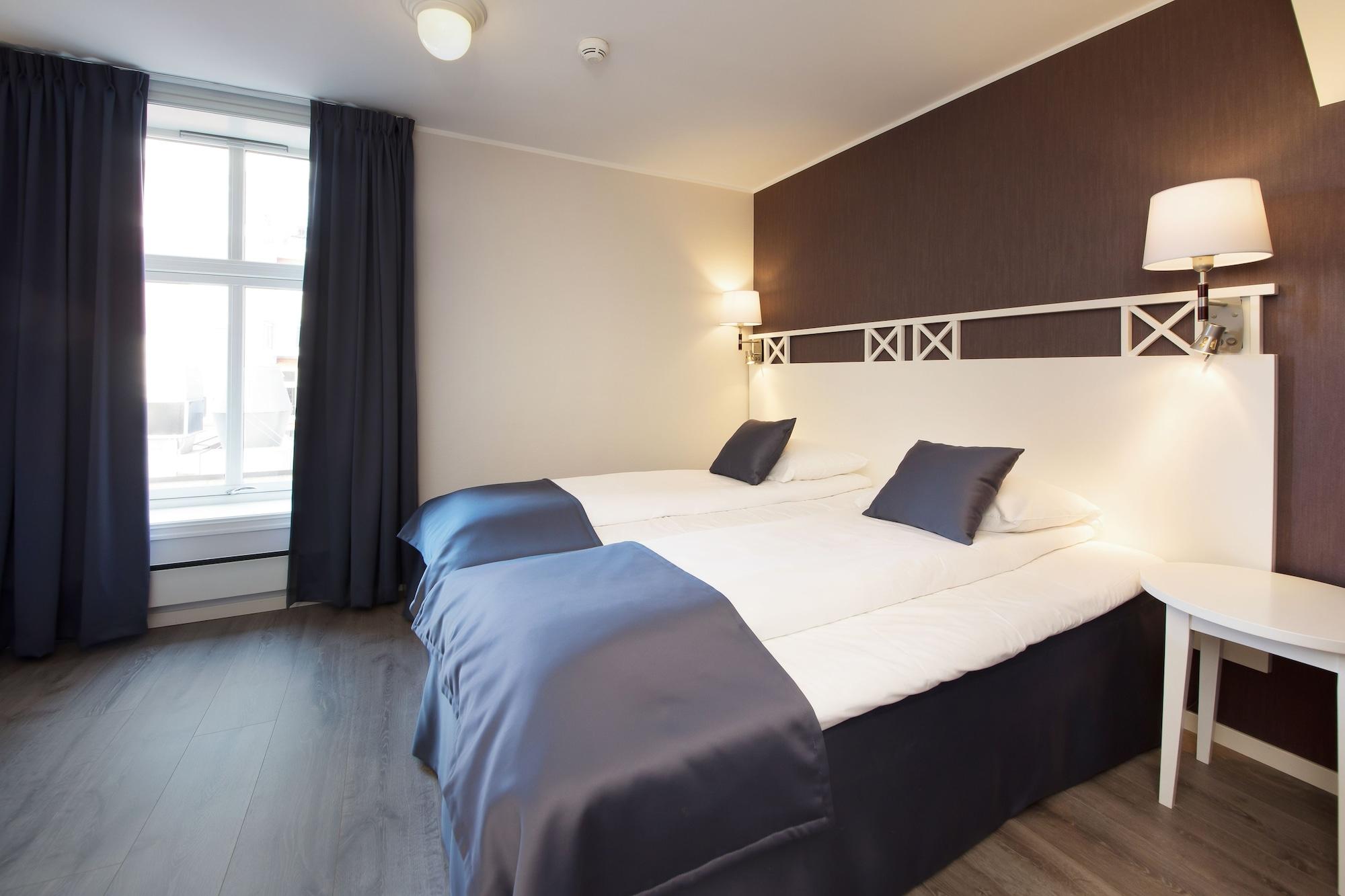 Home Hotel Grand Йовік Екстер'єр фото