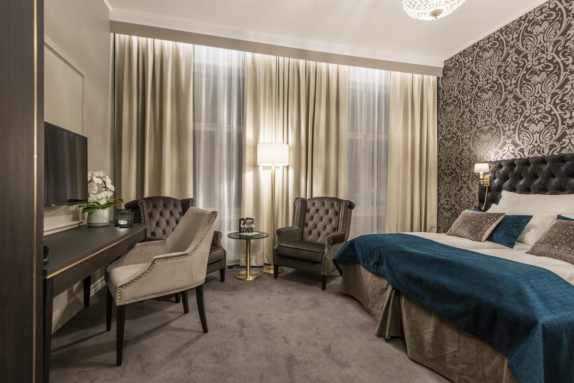 Home Hotel Grand Йовік Екстер'єр фото